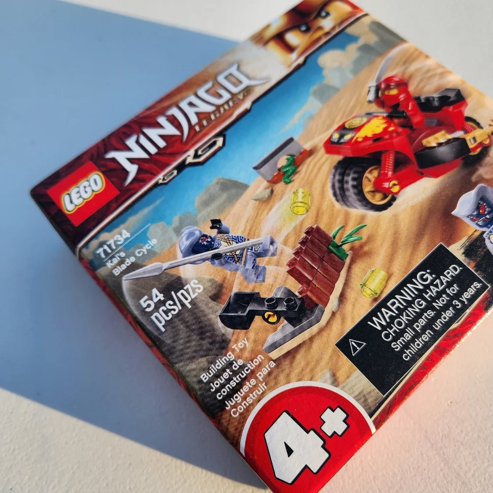 NEW LEGO Ninjago Motorcycle Kai's Blade Cycle with 2 minifigures 71734 $15